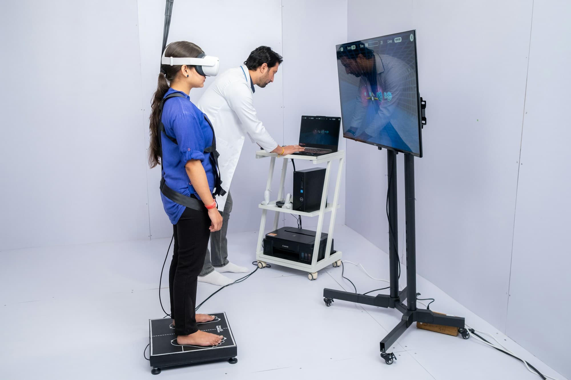 VR-assisted balance assessment on a digital platform with a clinician